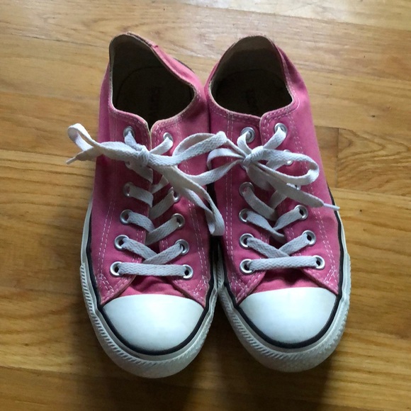 converse low tops - Picture 1 of 4